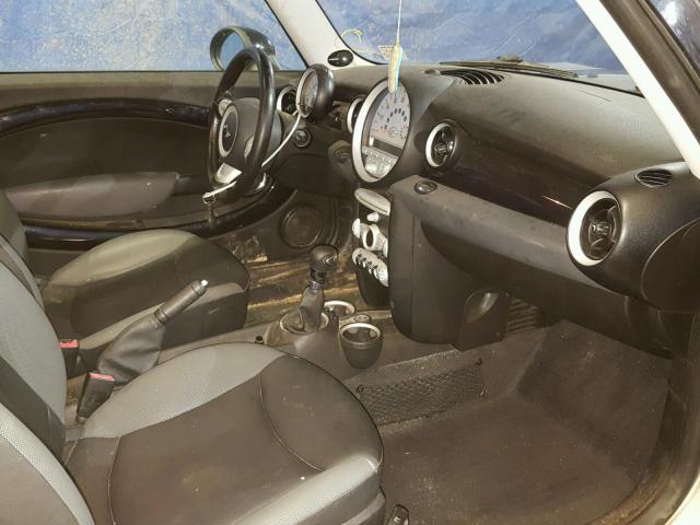 WMWML3C59ATX37373 - 2010 MINI COOPER CLU TAN photo 5