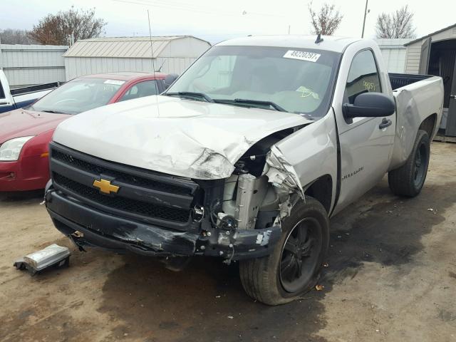 1GCEC14XX7Z597299 - 2007 CHEVROLET SILVERADO GRAY photo 2