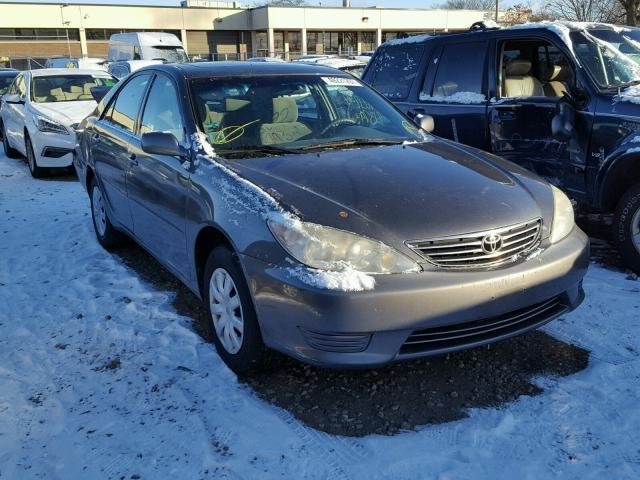 4T1BE32KX5U977555 - 2005 TOYOTA CAMRY LE GRAY photo 1