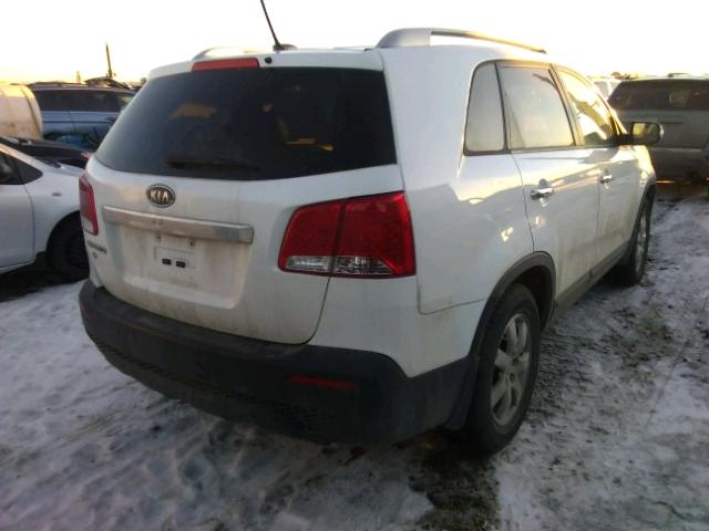 5XYKT3A64CG292965 - 2012 KIA SORENTO BA WHITE photo 4