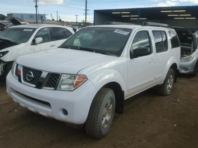 5N1AR18WX6C678105 - 2006 NISSAN PATHFINDER WHITE photo 2