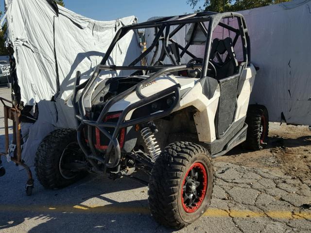 3JBPGDP16EJ000268 - 2014 CAN-AM MAVERICK 1 WHITE photo 2