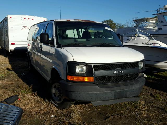 1GAHG39U241210551 - 2004 CHEVROLET EXPRESS G3 WHITE photo 1