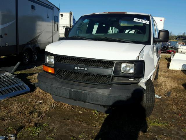 1GAHG39U241210551 - 2004 CHEVROLET EXPRESS G3 WHITE photo 10