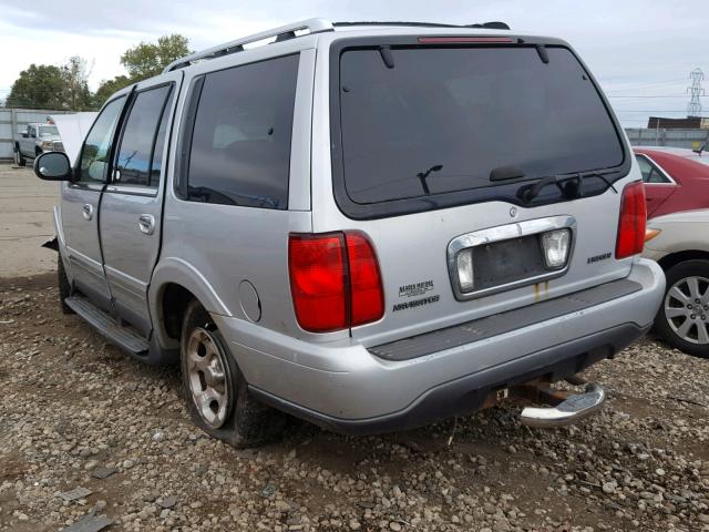 5LMPU28L0WLJ51238 - 1998 LINCOLN NAVIGATOR 银色 照片 3
