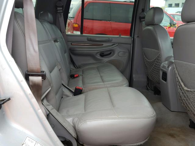 5LMPU28L0WLJ51238 - 1998 LINCOLN NAVIGATOR 银色 照片 6