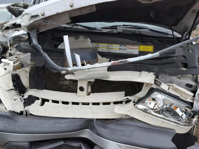 5LMPU28L0WLJ51238 - 1998 LINCOLN NAVIGATOR 银色 照片 7