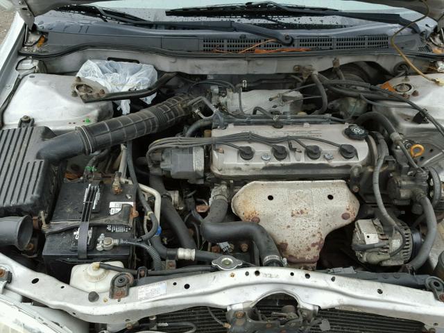 1HGCG5642YA012223 - 2000 HONDA ACCORD LX SILVER photo 7