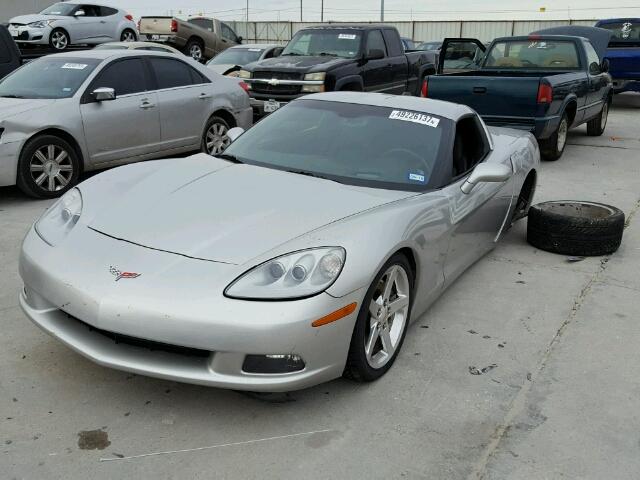 1G1YY24U255132233 - 2005 CHEVROLET CORVETTE SILVER photo 2