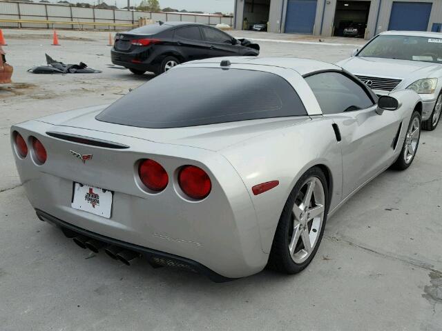 1G1YY24U255132233 - 2005 CHEVROLET CORVETTE SILVER photo 4