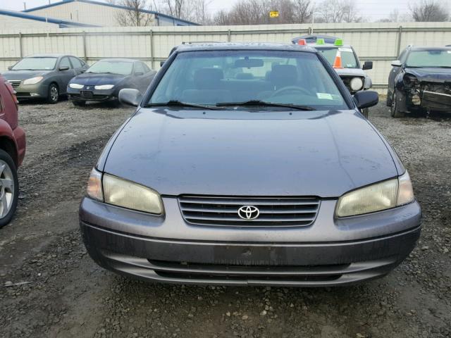 JT2BG22K1W0245910 - 1998 TOYOTA CAMRY CE GRAY photo 9