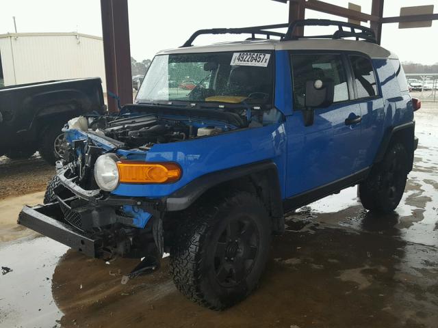 JTEBU11FX70028206 - 2007 TOYOTA FJ CRUISER BLUE photo 2