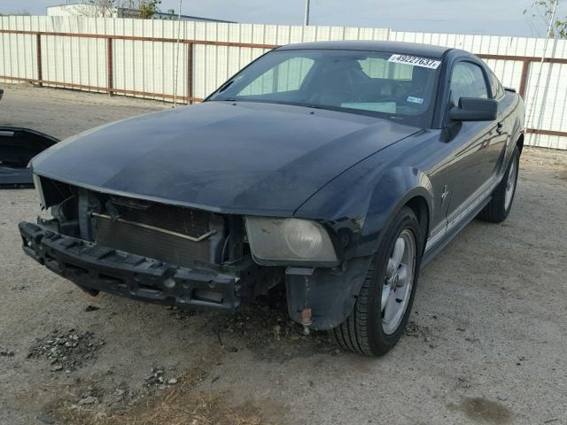 1ZVFT80N675229966 - 2007 FORD MUSTANG BLACK photo 2