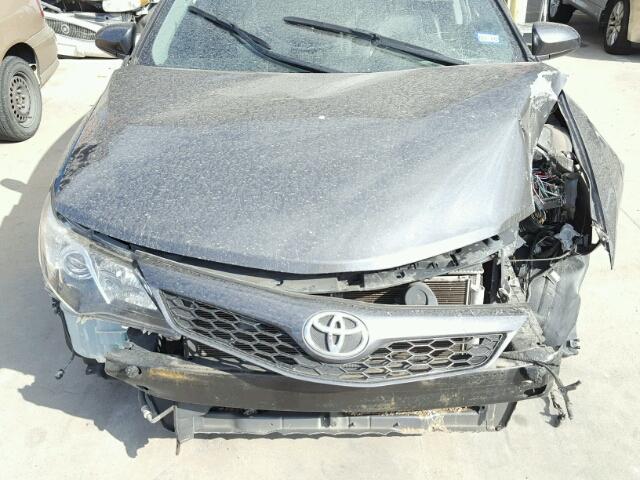 4T1BF1FK0CU070127 - 2012 TOYOTA CAMRY BASE GRAY photo 7