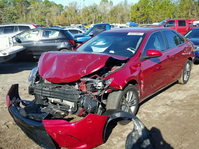 4T1BF1FK9HU635384 - 2017 TOYOTA CAMRY LE RED photo 2