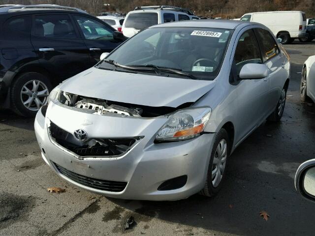 JTDBT903694047957 - 2009 TOYOTA YARIS GRAY photo 2