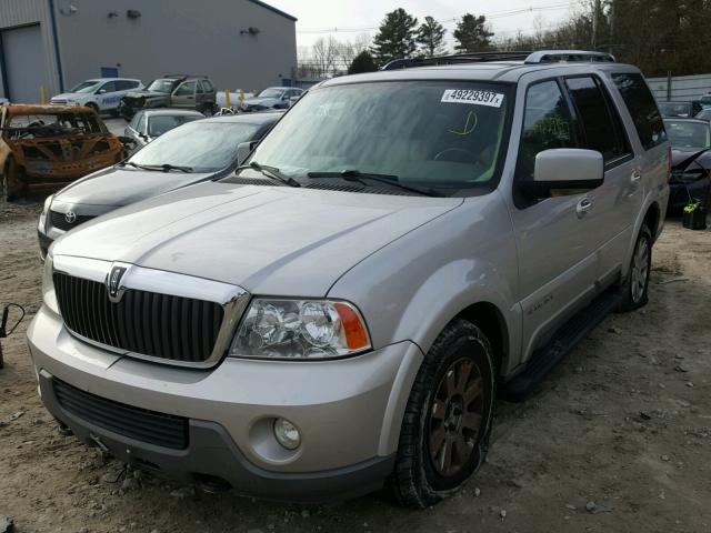 5LMFU28R74LJ24907 - 2004 LINCOLN NAVIGATOR SILVER photo 2