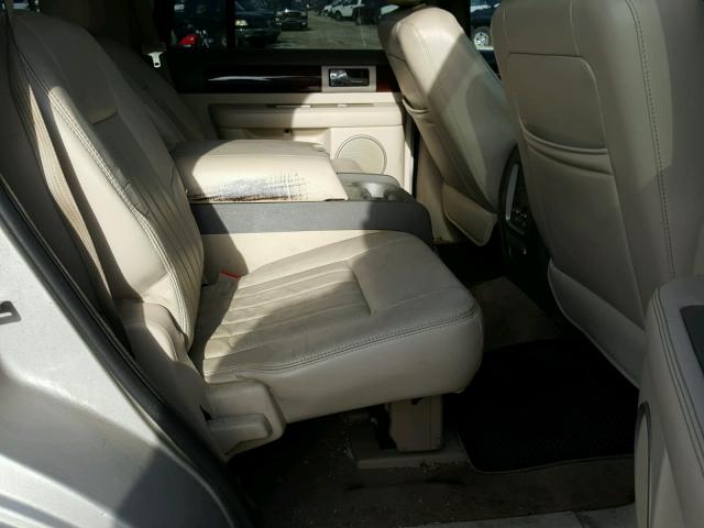 5LMFU28R74LJ24907 - 2004 LINCOLN NAVIGATOR SILVER photo 6