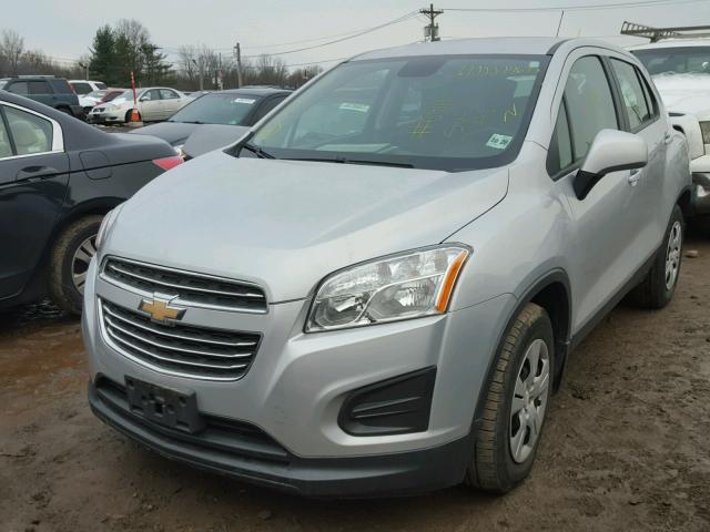 3GNCJKSB1GL125100 - 2016 CHEVROLET TRAX LS SILVER photo 2