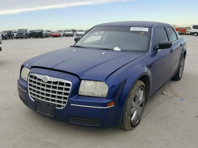 2C3JA43R05H585513 - 2005 CHRYSLER 300 BLUE photo 2