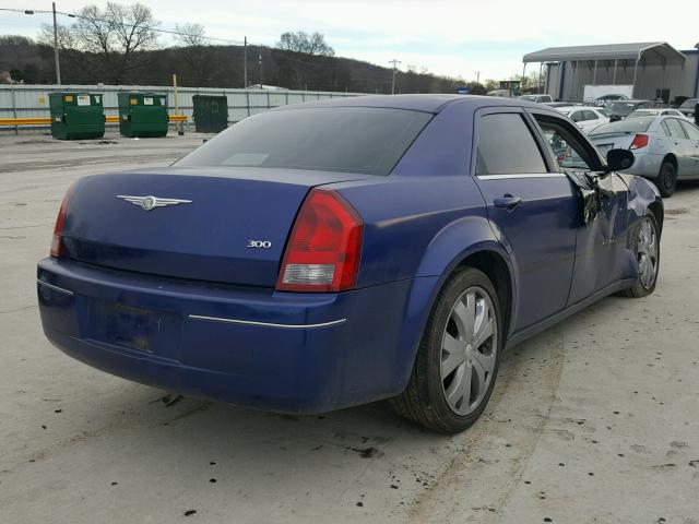 2C3JA43R05H585513 - 2005 CHRYSLER 300 BLUE photo 4