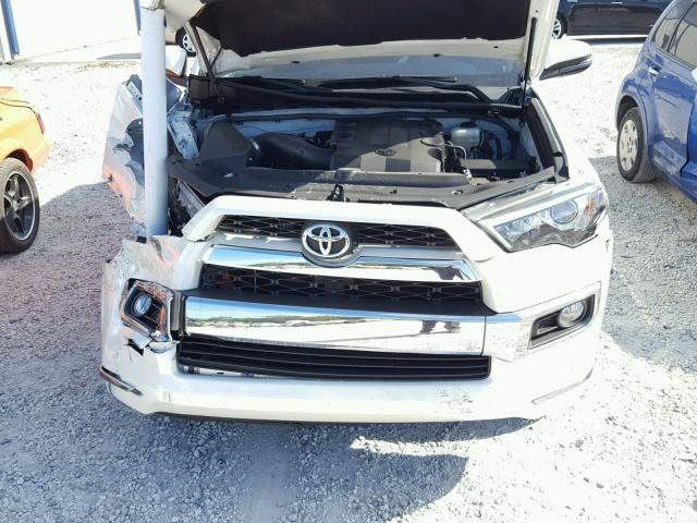 JTEBU5JR6F5272082 - 2015 TOYOTA 4RUNNER SR WHITE photo 7