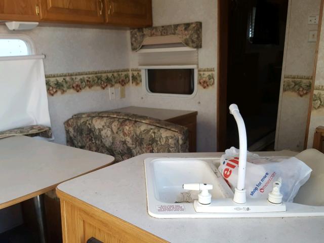 4YDF2432521204862 - 2002 CCHM CAMPER WHITE photo 6