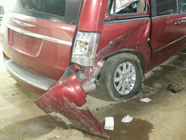 2C4RC1BG7FR662235 - 2015 CHRYSLER TOWN & COU RED photo 9