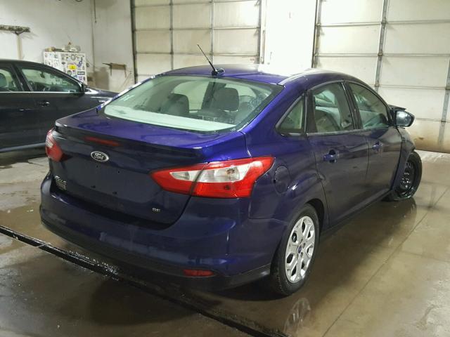 1FAHP3F25CL128557 - 2012 FORD FOCUS SE BLUE photo 4