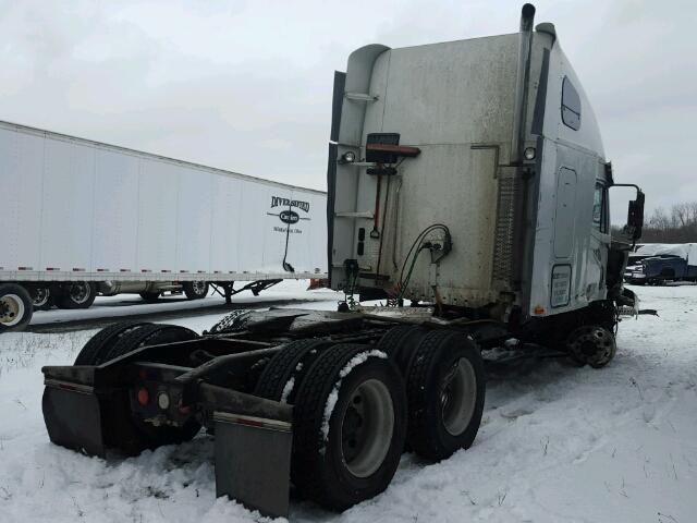 1FUJBBCK07LY24945 - 2007 FREIGHTLINER CONVENTION WHITE photo 4