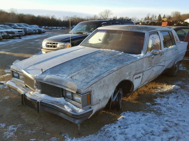 1G3AX69Y1DM788037 - 1983 OLDSMOBILE 98 REGENCY WHITE photo 2