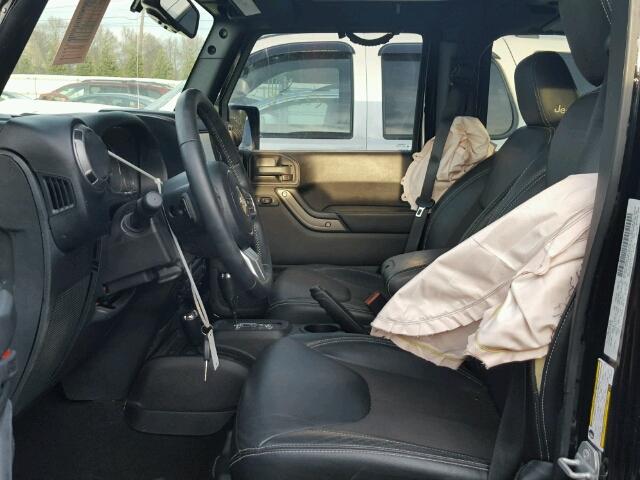 1C4HJWDG0GL172774 - 2016 JEEP WRANGLER U BLACK photo 5