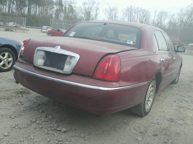 1LNHM82W0XY716296 - 1999 LINCOLN TOWN CAR S RED photo 4