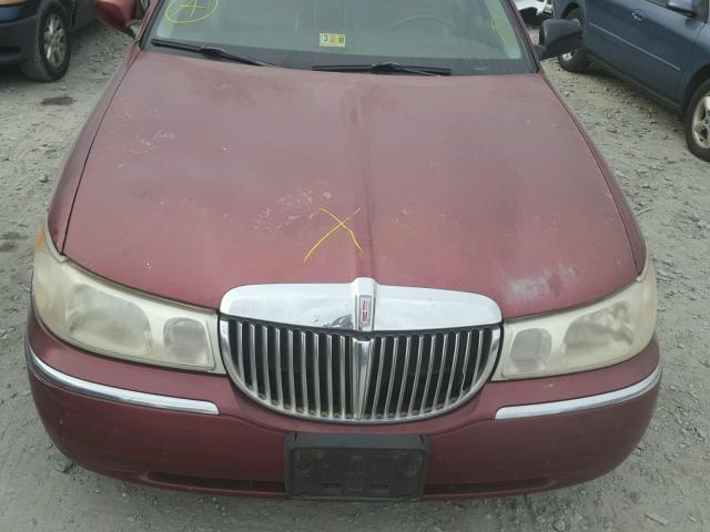 1LNHM82W0XY716296 - 1999 LINCOLN TOWN CAR S RED photo 7