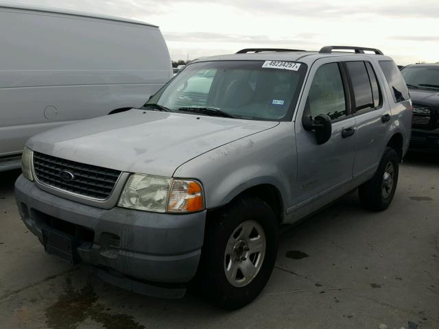 1FMZU62E52UB46036 - 2002 FORD EXPLORER X SILVER photo 2