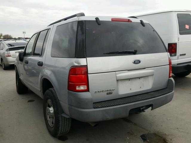 1FMZU62E52UB46036 - 2002 FORD EXPLORER X SILVER photo 3