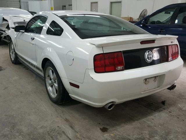 1ZVFT80N075218638 - 2007 FORD MUSTANG WHITE photo 3