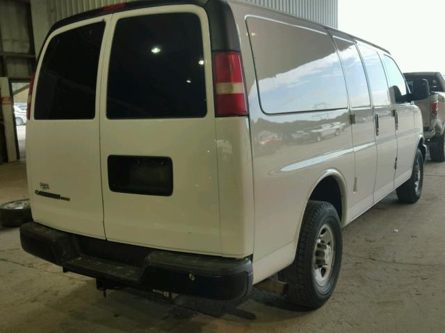 1GCGG25C081121786 - 2008 CHEVROLET EXPRESS G2 WHITE photo 4