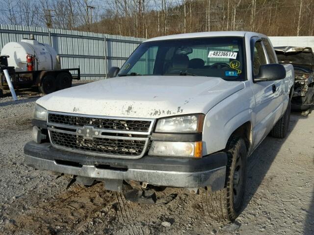 2GCEK19B361152300 - 2006 CHEVROLET SILVERADO WHITE photo 2