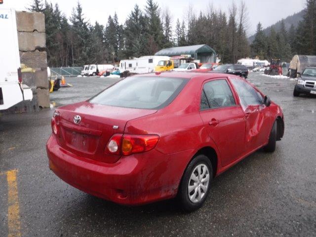 1NXBU4EE7AZ250480 - 2010 TOYOTA COROLLA BA RED photo 4