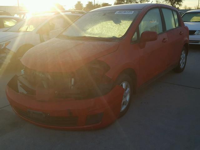 3N1BC13E97L356699 - 2007 NISSAN VERSA S RED photo 2