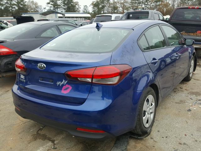 3KPFK4A75HE134190 - 2017 KIA FORTE LX BLUE photo 4