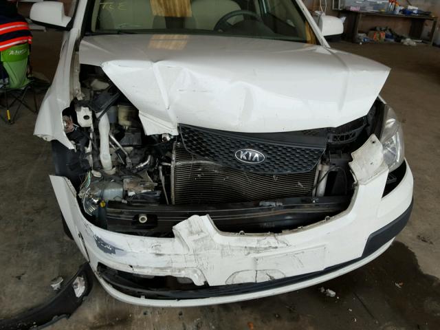 KNADE123876204209 - 2007 KIA RIO BASE WHITE photo 9