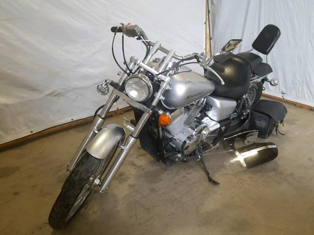 JH2RC53038M100659 - 2008 HONDA VT750 C2 SILVER photo 2