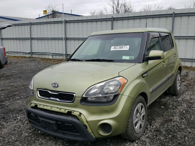 KNDJT2A58C7384199 - 2012 KIA SOUL GREEN photo 2