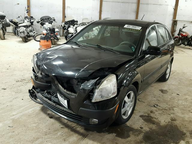 KNADE163066171540 - 2006 KIA RIO 5 BLACK photo 2