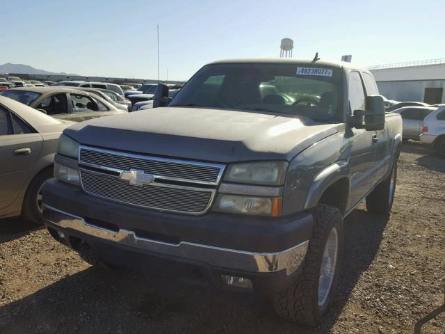 1GCHK29U76E137866 - 2006 CHEVROLET SILVERADO GRAY photo 2