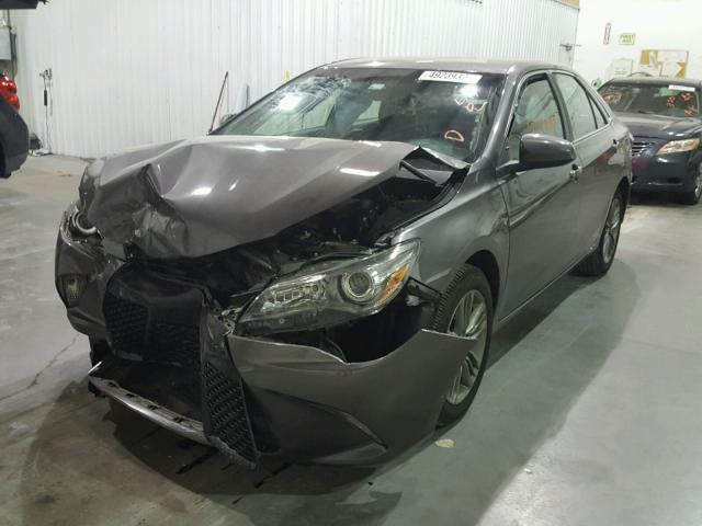 4T1BF1FKXGU226437 - 2016 TOYOTA CAMRY LE GRAY photo 2