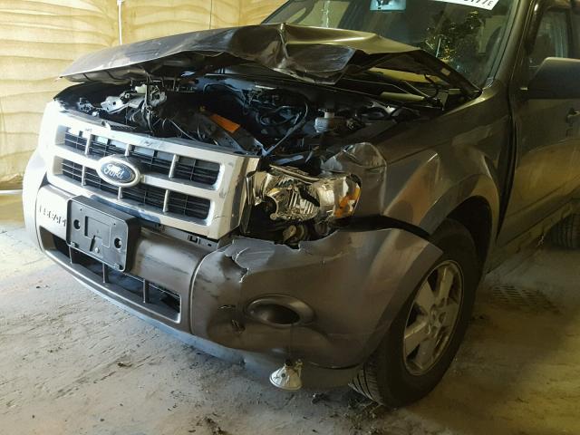 1FMCU03739KA10111 - 2009 FORD ESCAPE XLT GRAY photo 9