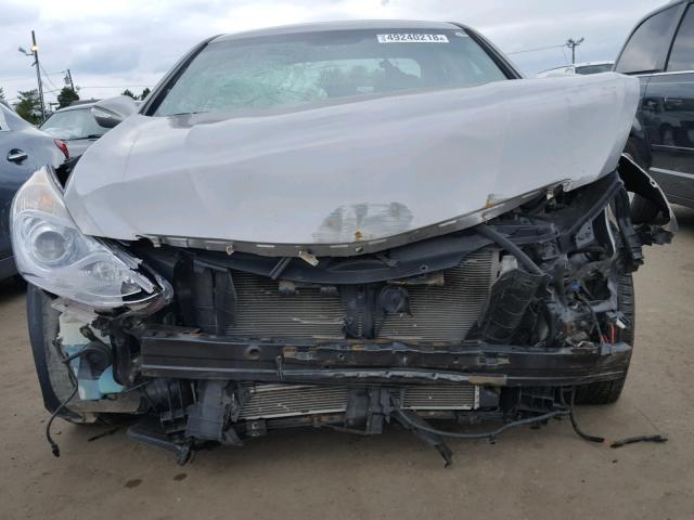 KMHEC4A40BA004516 - 2011 HYUNDAI SONATA HYB SILVER photo 9